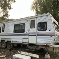 1990 nomad by skyline 24’ travel trailer