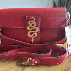 The NEW Ted Baker Kira Rose Wicker Clutch is a stylish and elegant accessory for women, featuring a solid beige exterior with a gold handle/strap. The