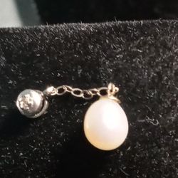 14 Karat White Gold Diamond And Pearl Charm Asking $80