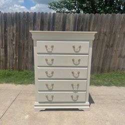 Dresser 42”W x 22”D x 56”H