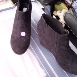 Black Suede Gently Used Wedge Boots Areopostal Brand Size 8.5