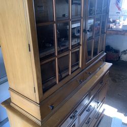 China Hutch / Cabinet 