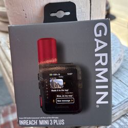 Compact SOS satellite communicator’ with photo and voice messaging