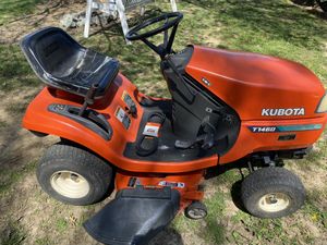 Photo Kubota T1460 40” riding mower runs great good for a small year or narrow fence gate! Great running ol Kubota, these are very nice mowers well built.