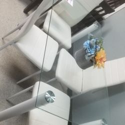 DINING TABLE WITH 4 CHAIRS BRAND NEW 