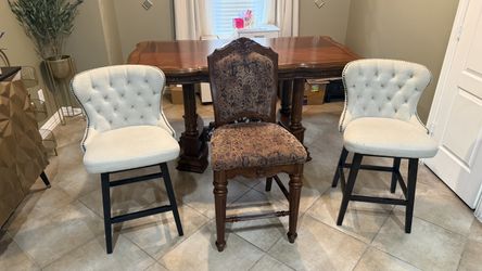 Dinner Table + 3 Chairs