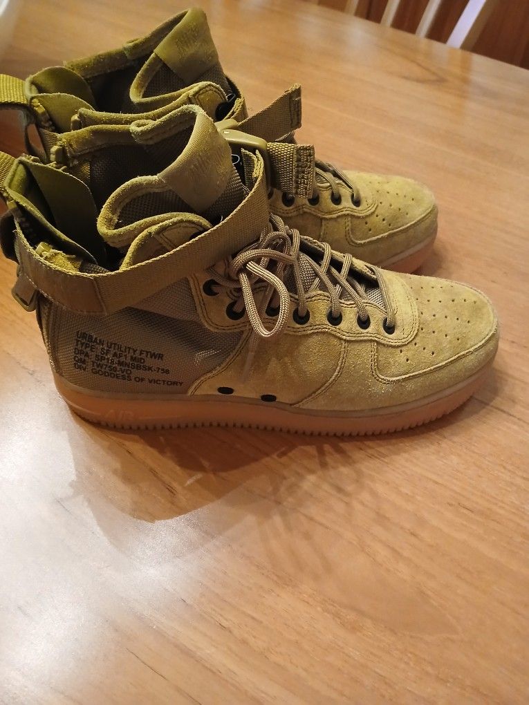Nike AF1 Desert Moss Mid Size 9.5