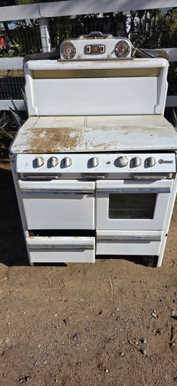 Vintage White Double Oven Gas Range