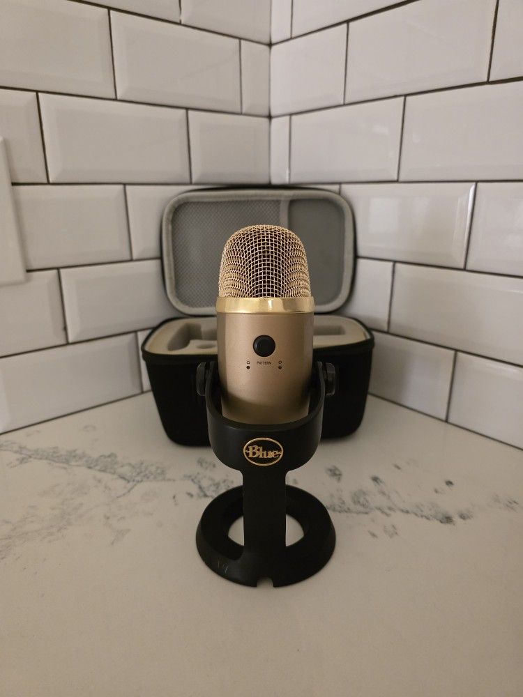 Blue yeti microphone. Gold edition. Podcast