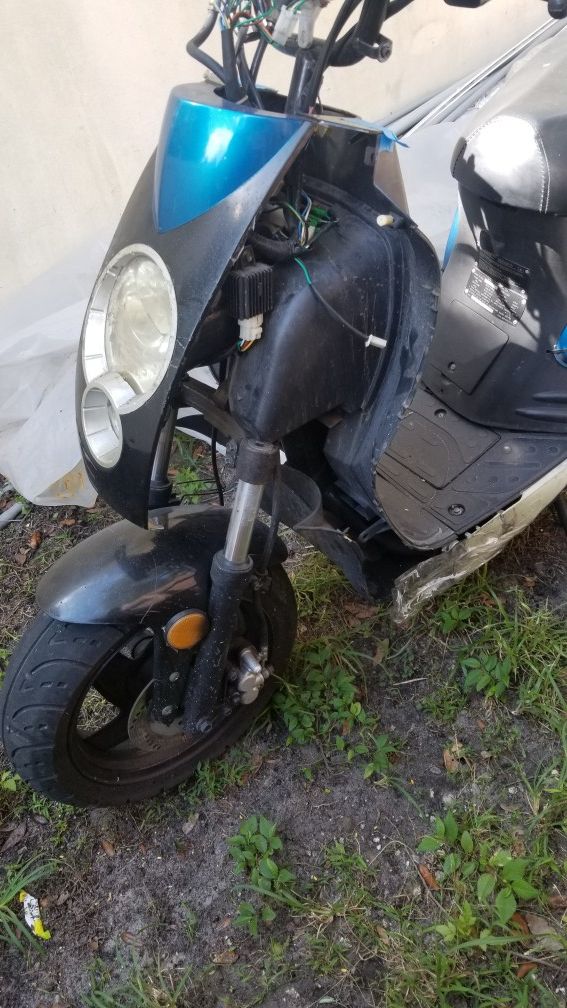 2013 150cc scooter for parts for Sale in Miami Springs, FL OfferUp