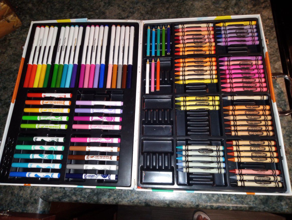 FOLDABLE ART SUPPLY KIT Like New (Missing a few colors & latches dont close properly)
$15
Pick up McKinney 