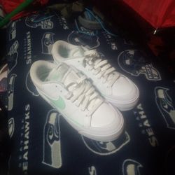 Women's Nike Court Legacy Lifts