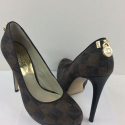 MK SHOE SIZE 8 M