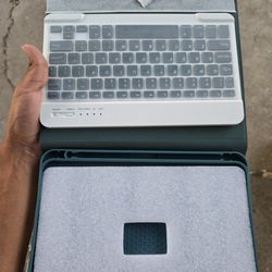 IPad Case And Keyboard