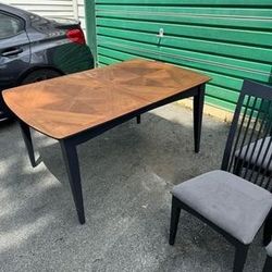 Nice Table With Insert And 4 Chairs