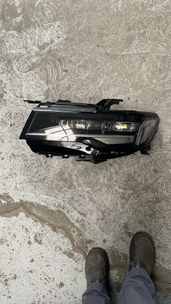 2024/ Cadillac Escalade Lt Headlight