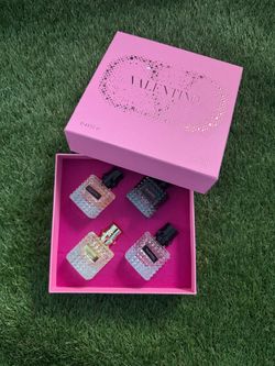 Valentino Women’s Perfume Discovery Set (4x 30ml / 1.0 fl oz)