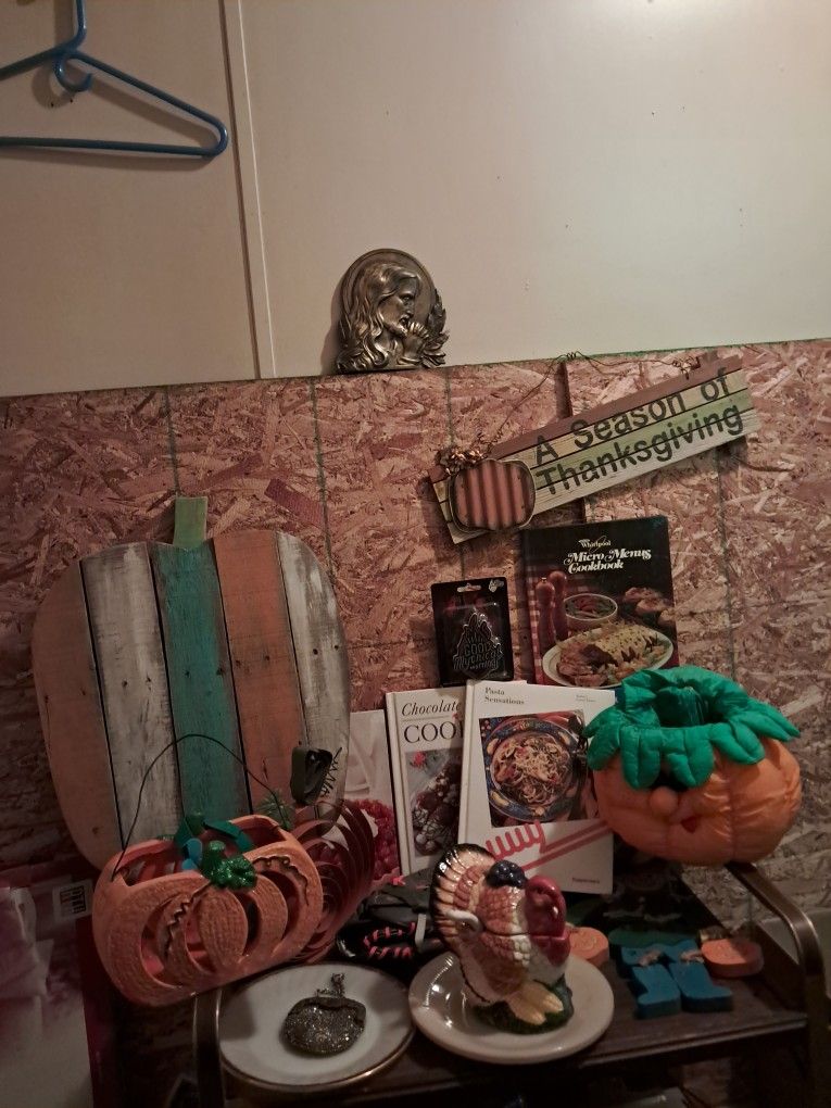Box Lot Of Eighteen Assorted Items If You Flea Market Or Do Auctions This Is A Money Maker Box Lot 