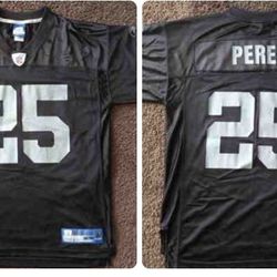 Personalized Reebok NFL Raiders jersey
Size LARGE
Great condition 
Perfect for the Raiders fan whos last name is PEREZ

$75
Price is firm



