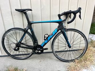 Fuji Transonic Aero Carbon Road Bike size Large 56cm! 11 Speed Very Nice!