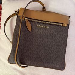 🎄💕Michael Kors  Crossbody💕🎄