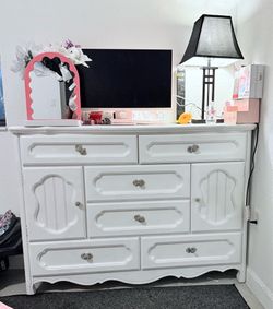 Big White  dresser and nightstand