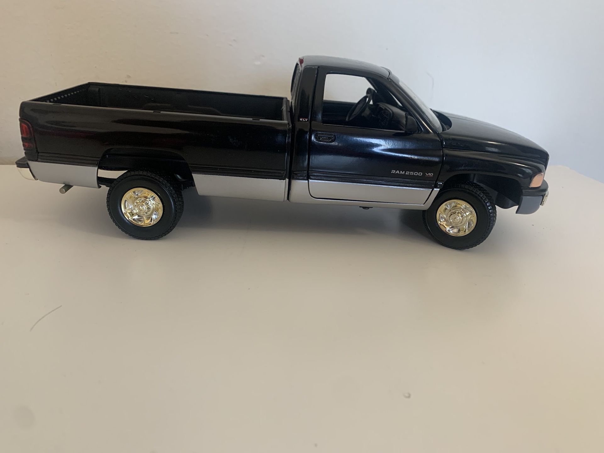Diecast Ertl American Muscle 1995 Dodge Ram Scale 1:18 Good