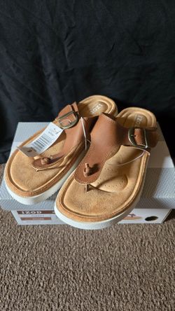 IZOD Charcy Brown Thong Sandals Size 9