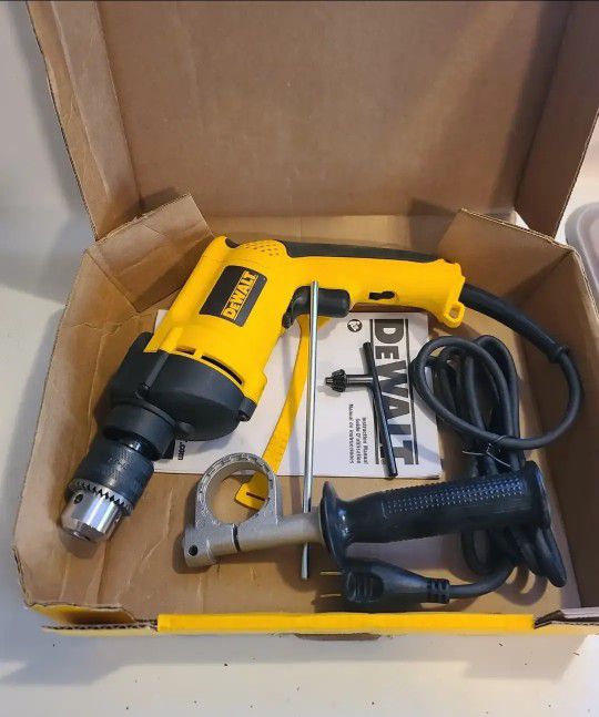 $70 PRICE IS FIRM/PRECIO FIRME 
BRAND NEW!!! DEWALT 7.8 Amp Corded 1/2 in. Variable Speed Reversible Hammer Drill