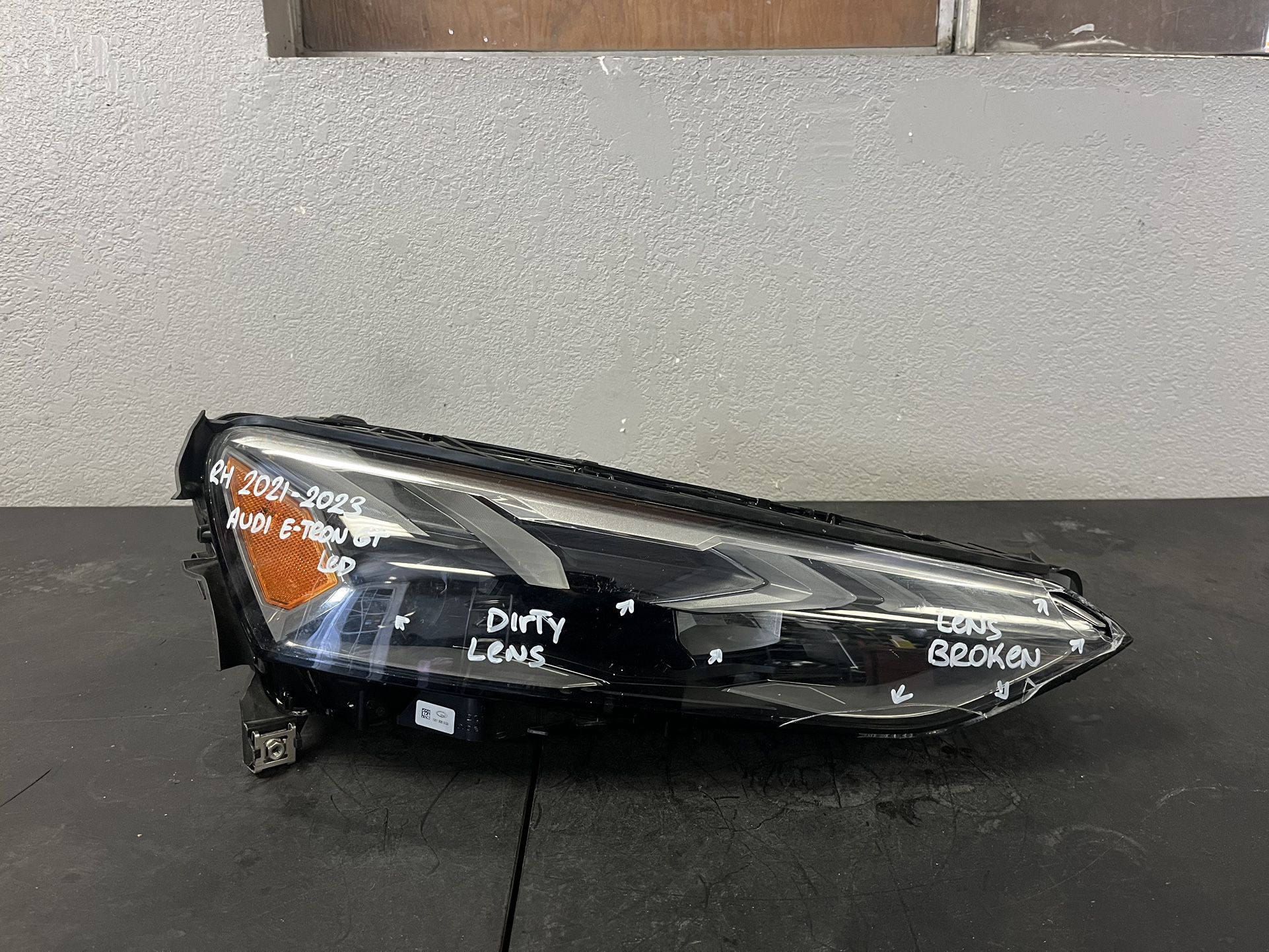 2021-2022-2023 AUDI E-TRON GT RIGHT HEADLIGHT LED PARTS ONLY OEM USED 