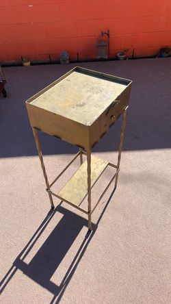 Metal small table stand for offerings