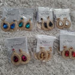Beautiful Earrings In Different Colors New