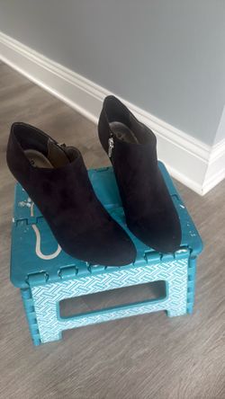 Woman size 7.5 ankle booty