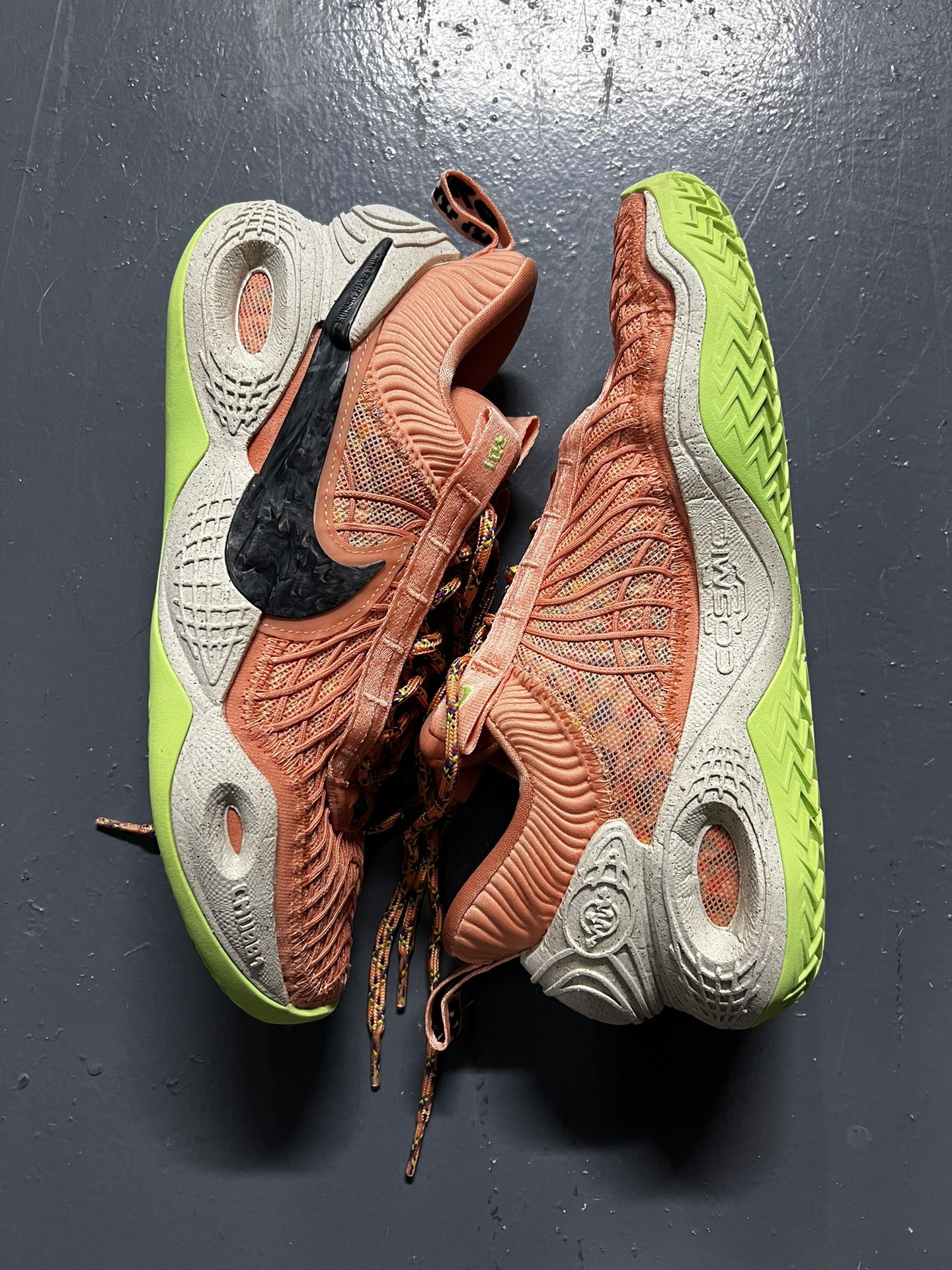 NIKE COSMIC UNITY PEACH SIZE 8.5 60$