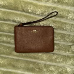NWOT Coach Leather Wristlet with Brown Interior 