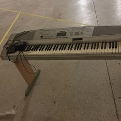 DGX-500 Keyboard W/ Stand