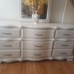 DRESSER AND MIRROR 