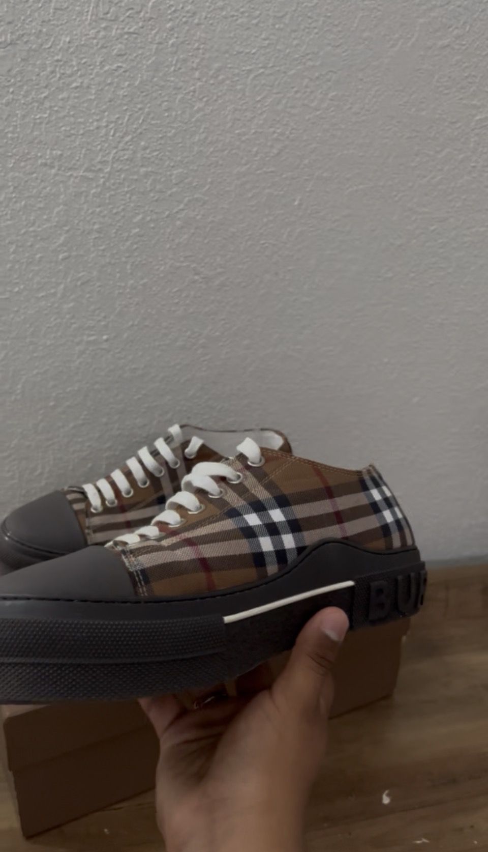 Lowtop patterned shoes