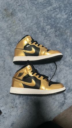 Retro 1 gold and black 5.5