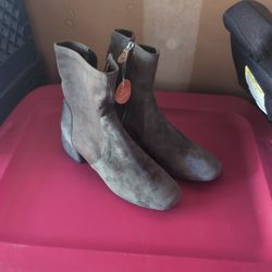 New Gentle Souls  Boots By Kenneth Cole 