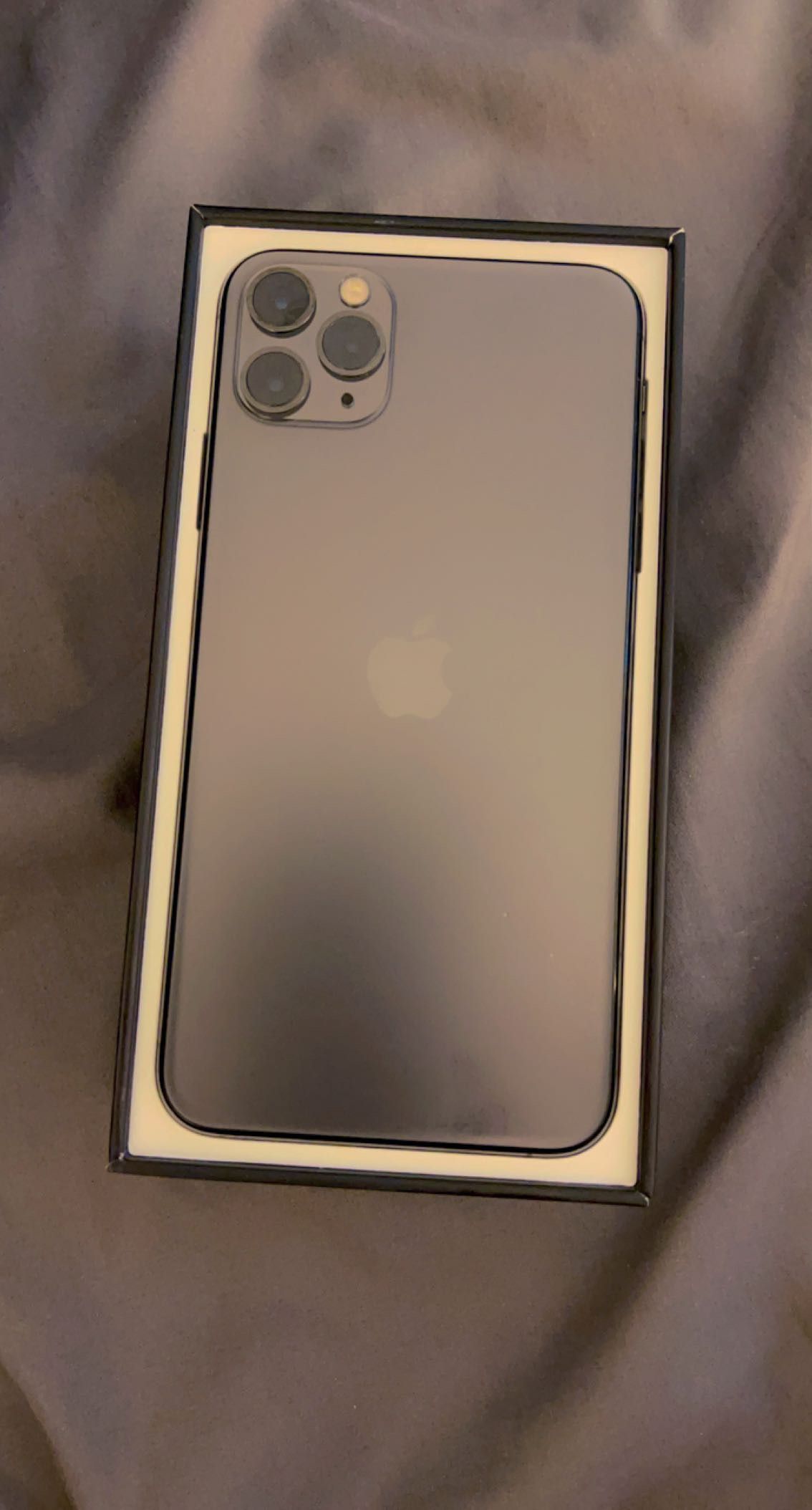 IPhone 11 Pro Max (UNLOCKED)