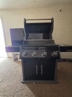 BBQ GRILL NAPOLEON  napoleon rogue 525 4-burner propane gas grill in black with stainless steel cooking grates
