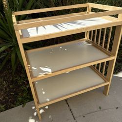 Free Changing Table