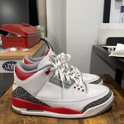 Air Jordan 3 Fire Red Size 9