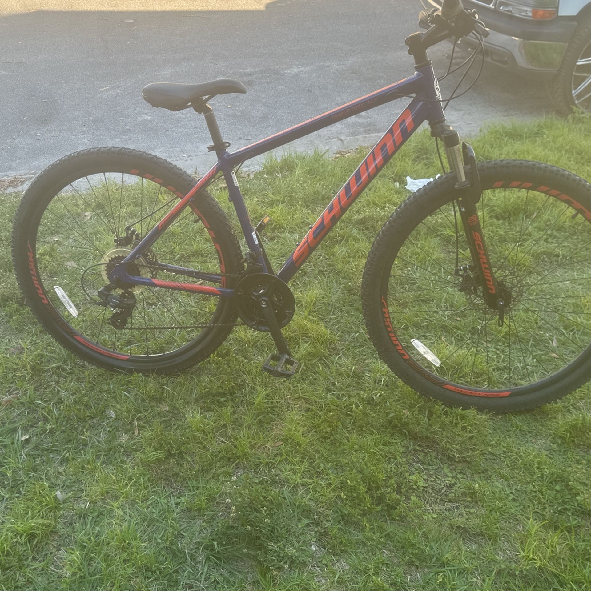 Schwinn Bonafide Men and Women Mountain Bike, Front Suspension