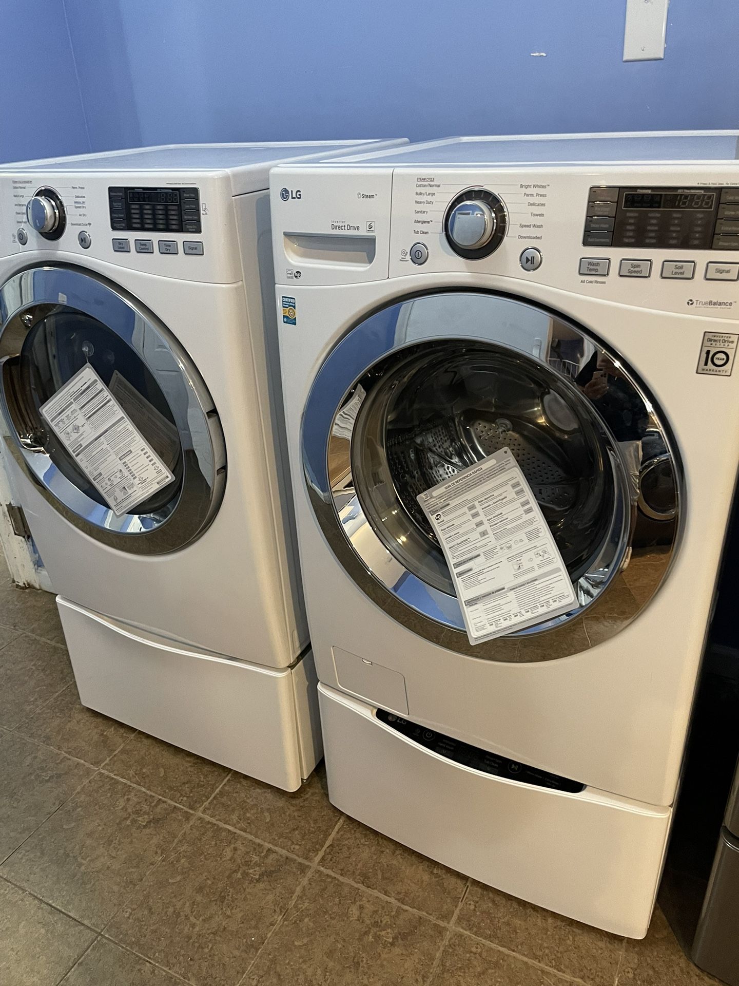 set washer and dryer gas only 2 weeks use like new perfect working