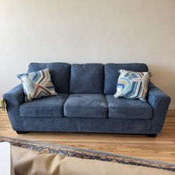 New Pullout Couch Blue With Matching Pillows