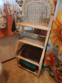 BATHROOM DECOR/ TOWEL HOLDER