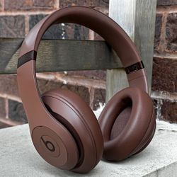 Beats By Dre Beats Studio Pro x Kim Collection Dune  Color 