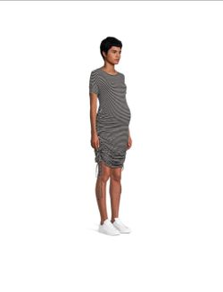A super cute and comfortable dress to wear with and after your baby is born